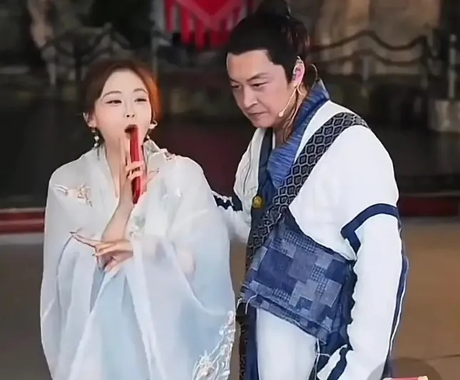 &apos;Trương Vô Kỵ&apos; Mã Cảnh Đào ngã gục ảnh 1
