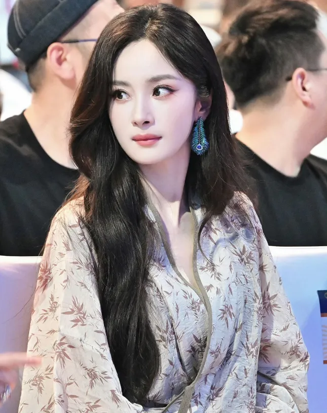 Thẩm mỹ độc hại của Dương Mịch ảnh 4
