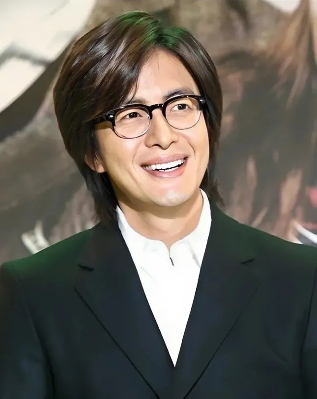 Bae Yong Joon ở tuổi 53 ảnh 3