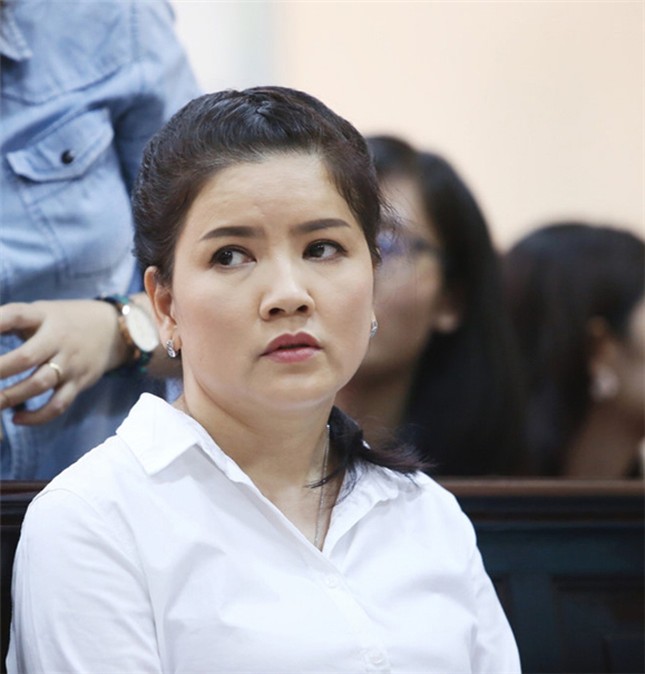 Khi nghệ sỹ ra tòa ảnh 1