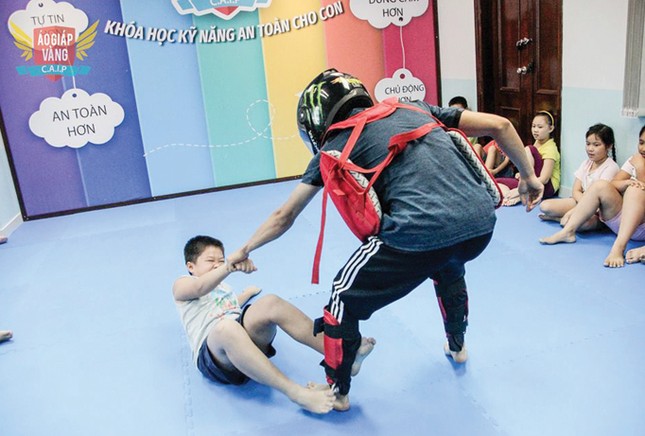 Người Hà Nội vận động nhau cho con đi học kỹ năng sinh tồn ảnh 2