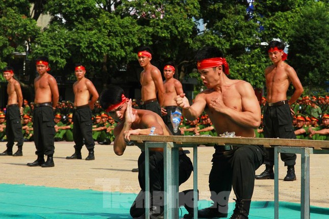 Bế mạc Hội thi Điều lệnh, bắn súng, võ thuật Công an Nhân dân ảnh 7