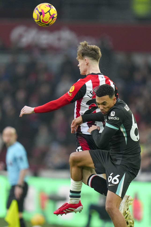 Lập cú đúp phút bù giờ, Nunez giúp Liverpool vượt ải Brentford ảnh 12