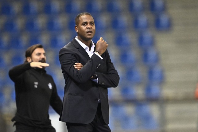 Patrick Kluivert nhận thông điệp cảnh báo ngay khi dẫn dắt tuyển Indonesia ảnh 1