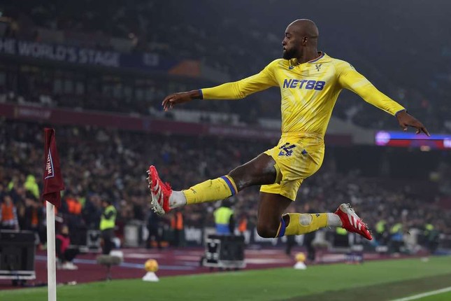 MU gục ngã trên sân nhà trước Crystal Palace ảnh 16
