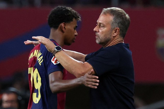 Yamal bị HLV Barca khiển trách trước trận bán kết Cúp C1 với Inter ảnh 1