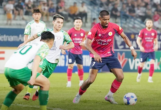 Học trò thi đấu thăng hoa, HLV CAHN gửi gắm thông điệp đến đồng nghiệp Kim Sang-sik ảnh 1
