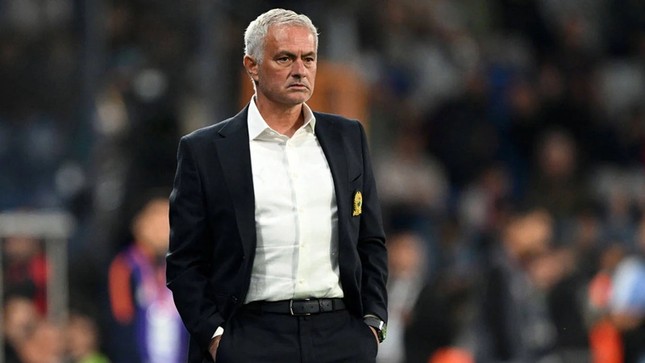 Jose Mourinho chính thức trắng tay, phát biểu đầy cay cú khi bị đối thủ chọc tức ảnh 1