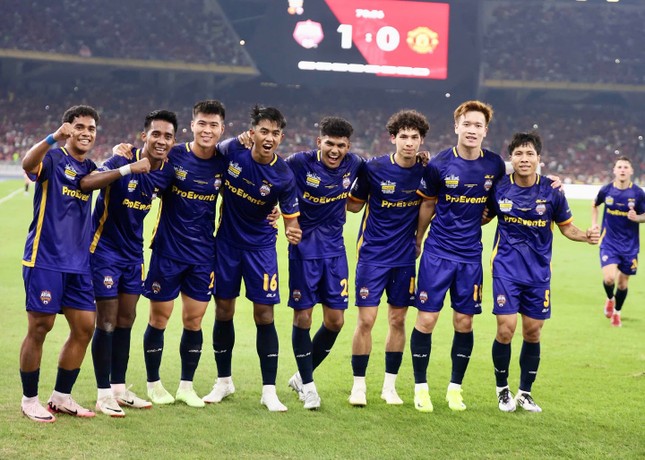 HLV Amorim cảm thấy có lỗi vì MU để thua ASEAN All Stars ảnh 2
