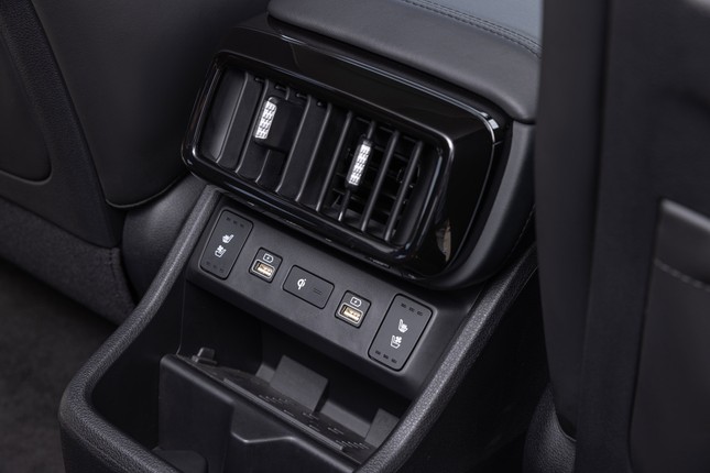 Đánh giá ưu, nhược điểm của mẫu MPV Hyundai Custin ảnh 6