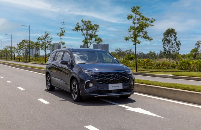 Đánh giá ưu, nhược điểm của mẫu MPV Hyundai Custin ảnh 9