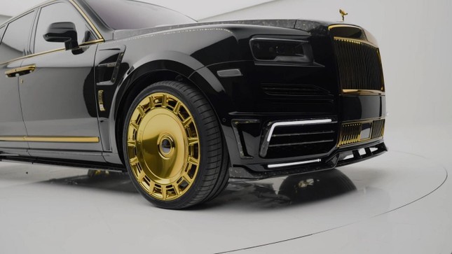 Chiêm ngưỡng siêu phẩm Rolls-Royce Cullinan bản độ dát vàng ảnh 6