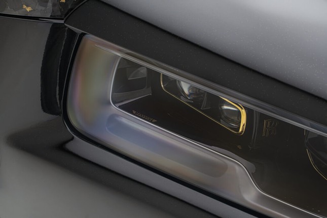 Chiêm ngưỡng siêu phẩm Rolls-Royce Cullinan bản độ dát vàng ảnh 16