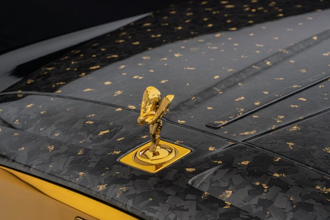 Chiêm ngưỡng siêu phẩm Rolls-Royce Cullinan bản độ dát vàng ảnh 5
