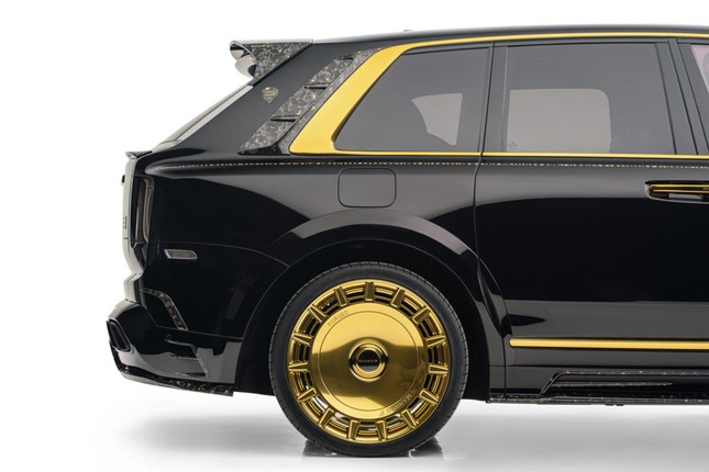 Chiêm ngưỡng siêu phẩm Rolls-Royce Cullinan bản độ dát vàng ảnh 11