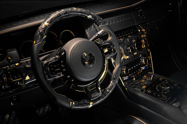 Chiêm ngưỡng siêu phẩm Rolls-Royce Cullinan bản độ dát vàng ảnh 19