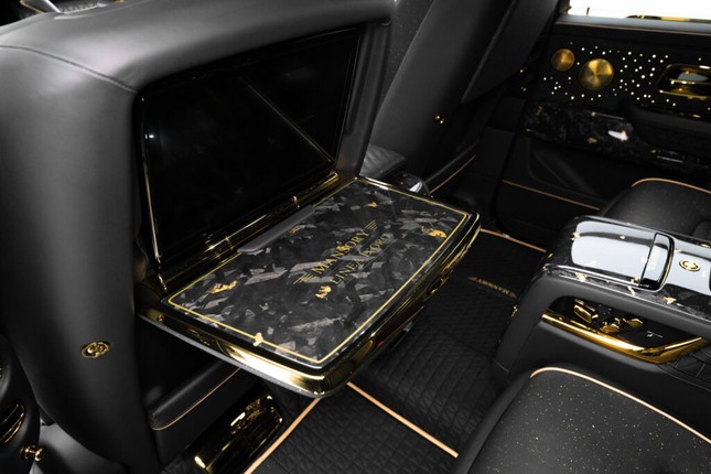 Chiêm ngưỡng siêu phẩm Rolls-Royce Cullinan bản độ dát vàng ảnh 26