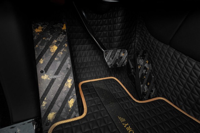Chiêm ngưỡng siêu phẩm Rolls-Royce Cullinan bản độ dát vàng ảnh 27