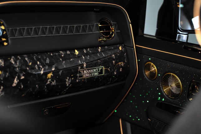 Chiêm ngưỡng siêu phẩm Rolls-Royce Cullinan bản độ dát vàng ảnh 28
