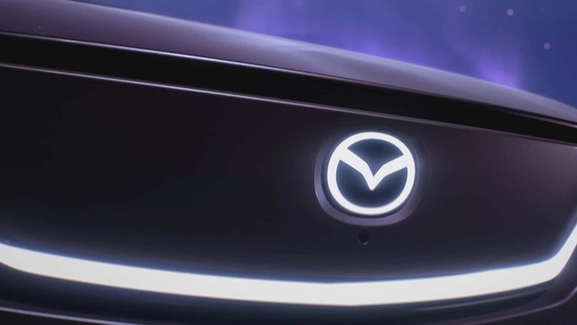 Mazda hé lộ hình ảnh đầu tiên về mẫu SUV điện hoàn toàn mới ảnh 8
