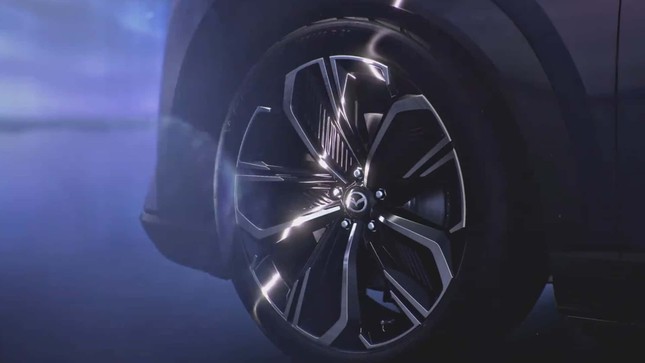 Mazda hé lộ hình ảnh đầu tiên về mẫu SUV điện hoàn toàn mới ảnh 7