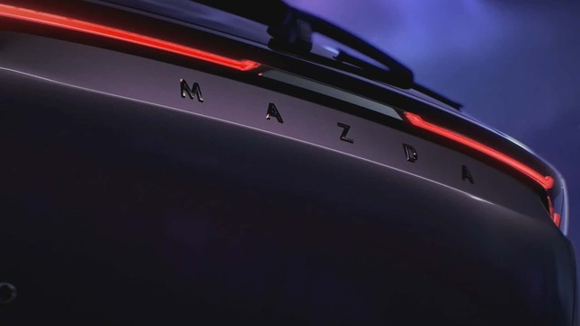 Mazda hé lộ hình ảnh đầu tiên về mẫu SUV điện hoàn toàn mới ảnh 9