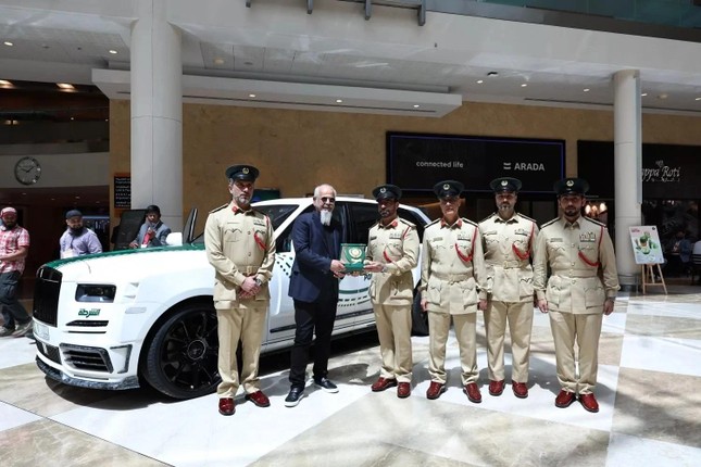 Dubai sử dụng Rolls-Royce Cullinan làm xe cảnh sát ảnh 1