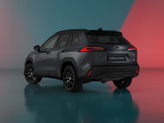 Toyota Corolla Cross 2025 bổ sung bản thể thao ảnh 2