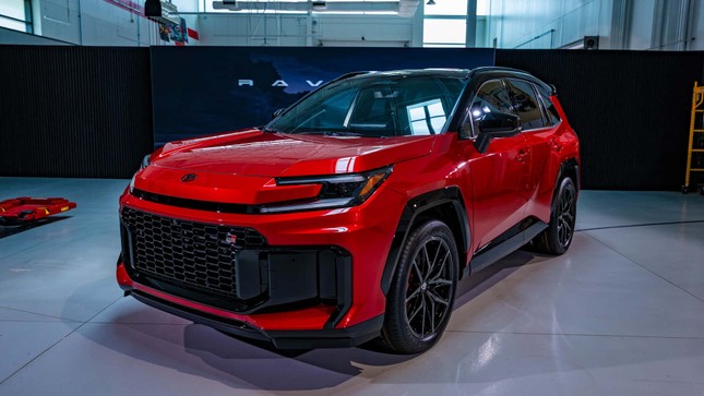 Mẫu SUV ăn khách nhất của Toyota lột xác với phiên bản mới