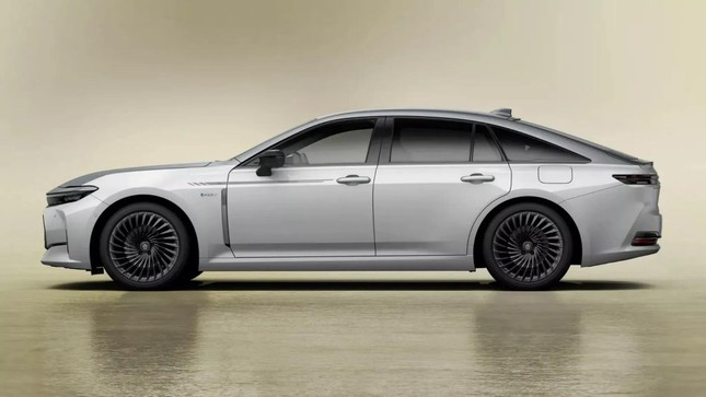 Toyota Crown ra phiên bản đặc biệt hai tông màu như Maybach ảnh 4