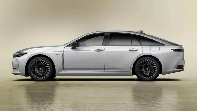 Toyota Crown ra phiên bản đặc biệt hai tông màu như Maybach ảnh 4