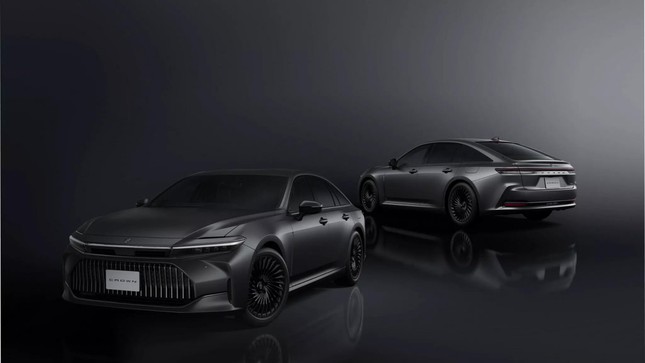 Toyota Crown ra phiên bản đặc biệt hai tông màu như Maybach ảnh 10