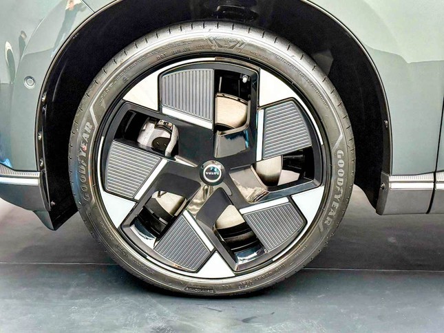 Ảnh thực tế mẫu SUV sắp được hồi sinh của Volvo ảnh 7