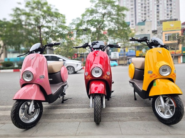 Nhiều mẫu xe máy điện giảm giá mạnh ảnh 1