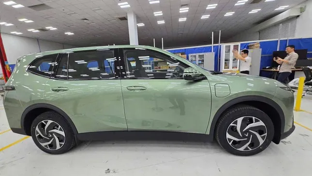 Ảnh thực tế mẫu MPV VinFast Limo Green vừa lộ diện ảnh 4