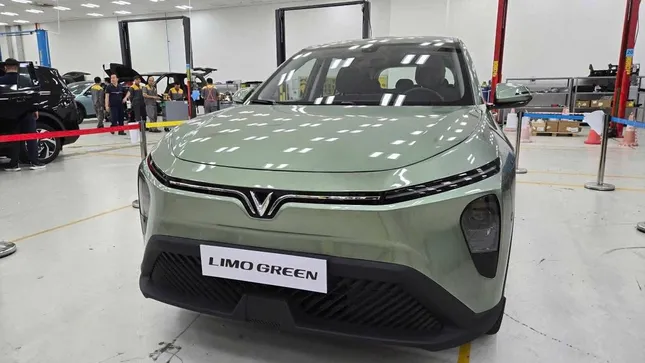 Ảnh thực tế mẫu MPV VinFast Limo Green vừa lộ diện ảnh 2