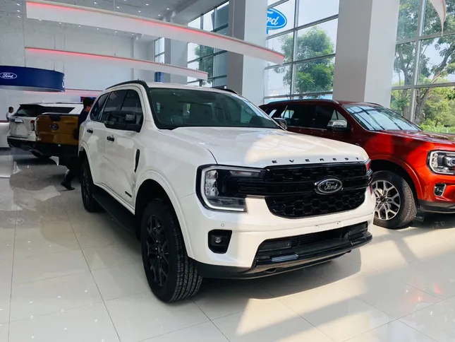 Xe gầm cao cỡ D đua giảm giá ảnh 1