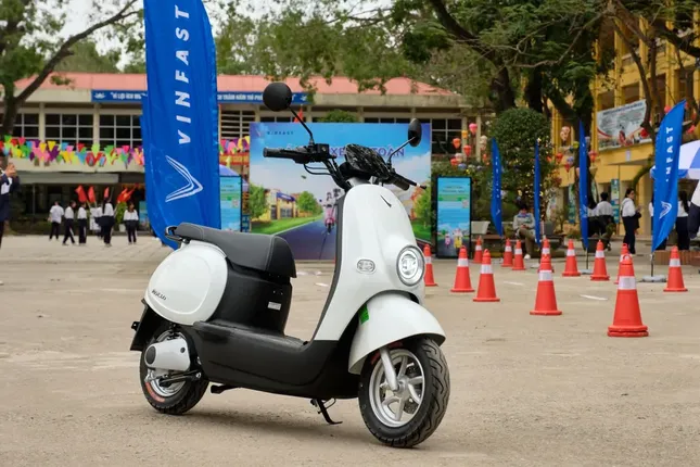 Thị trường xe máy Việt Nam tiếp đà tăng trưởng nhờ xe điện ảnh 2