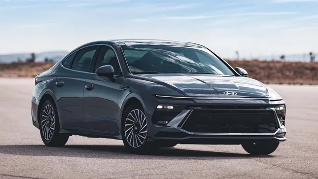 Top 10 mẫu xe hybrid tiết kiệm nhiên liệu nhất năm 2025 ảnh 3