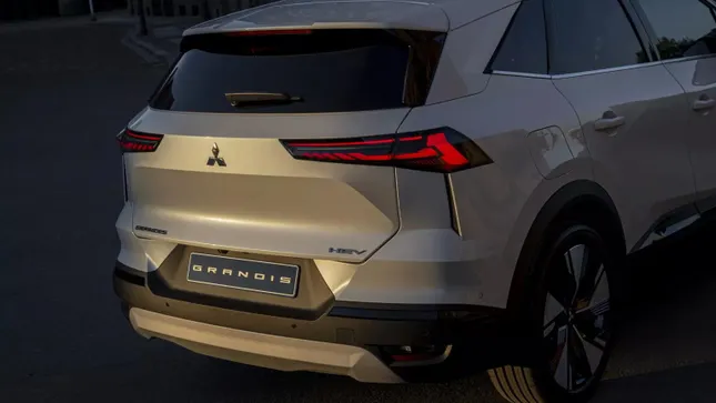 Mitsubishi Grandis được hồi sinh dưới dạng xe hybrid ảnh 5