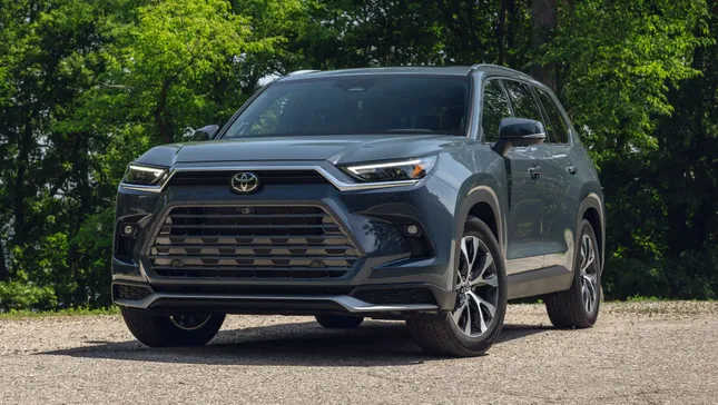 Xe xăng bán chạy, Toyota tiếp tục hoãn sản xuất ô tô điện ảnh 2