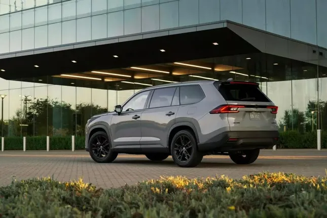 Xe xăng bán chạy, Toyota tiếp tục hoãn sản xuất ô tô điện ảnh 3
