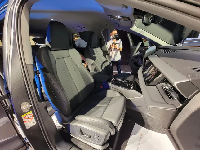 Cận cảnh mẫu xe điện thứ ba của Audi tại Việt Nam ảnh 11