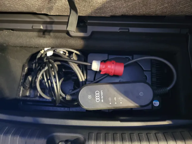 Cận cảnh mẫu xe điện thứ ba của Audi tại Việt Nam ảnh 13