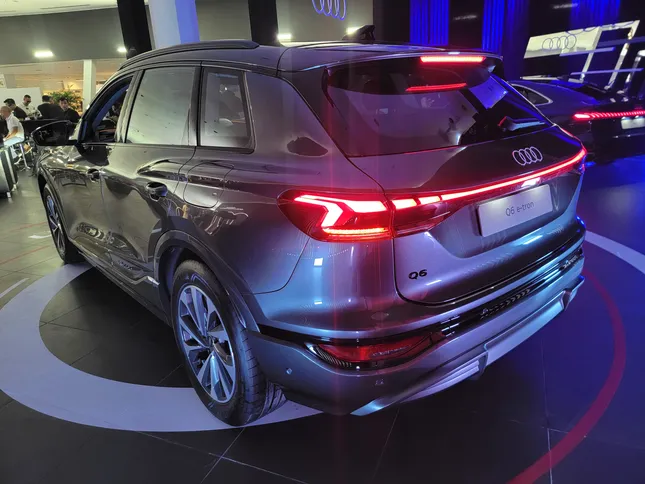 Cận cảnh mẫu xe điện thứ ba của Audi tại Việt Nam ảnh 7