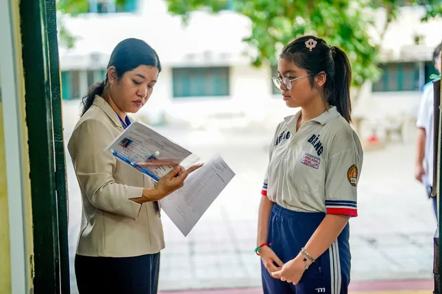 Thi vào lớp 10 tại TPHCM: Có 2 thủ khoa, cùng đạt điểm tuyệt đối môn Toán ảnh 1
