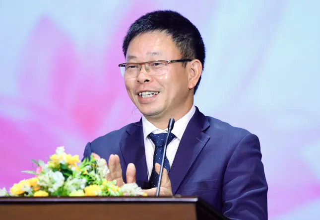 Hoa hậu Hà Trúc Linh và Á hậu Châu Anh, Vân Nhi xuất hiện, hàng nghìn sinh viên vỡ òa ảnh 14