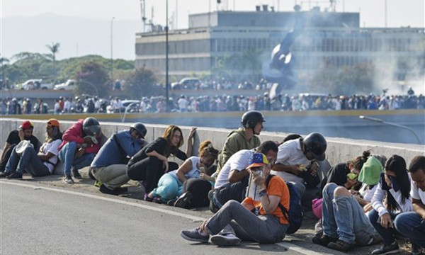 Tổng thống Venezuela Maduro tuyên bố đập tan đảo chính ảnh 4