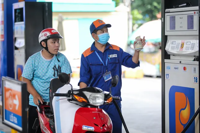 Xung đột Trung Đông đẩy giá xăng trong nước tăng mạnh? ảnh 1