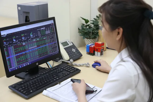 Chứng khoán hồi hộp chờ kết quả đàm phán thuế quan ảnh 2